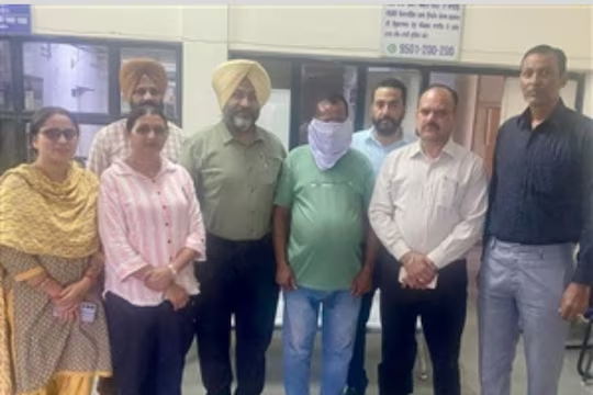 ਦੁਕਾਨਦਾਰ ਤੋਂ 5000 ਰੁਪਏ ਰਿਸ਼ਵਤ ਲੈਂਦਾ ਵੈੱਬ ਪੱਤਰਕਾਰ ਵਿਜੀਲੈਂਸ ਵੱਲੋਂ ਕਾਬੂ