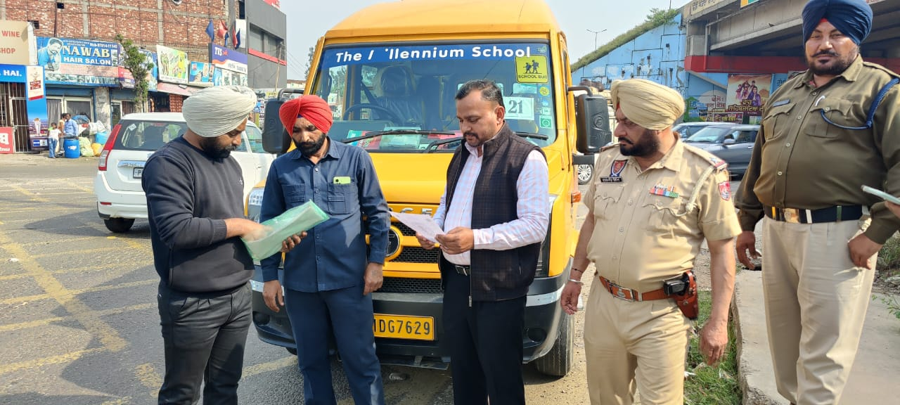 ਸੇਫ ਸਕੂਲ ਵਾਹਨ ਪਾਲਿਸੀ ਤਹਿਤ 10 ਸਕੂਲੀ ਬੱਸਾਂ ਦੀ ਕੀਤੀ ਗਈ ਚੈਕਿੰਗ