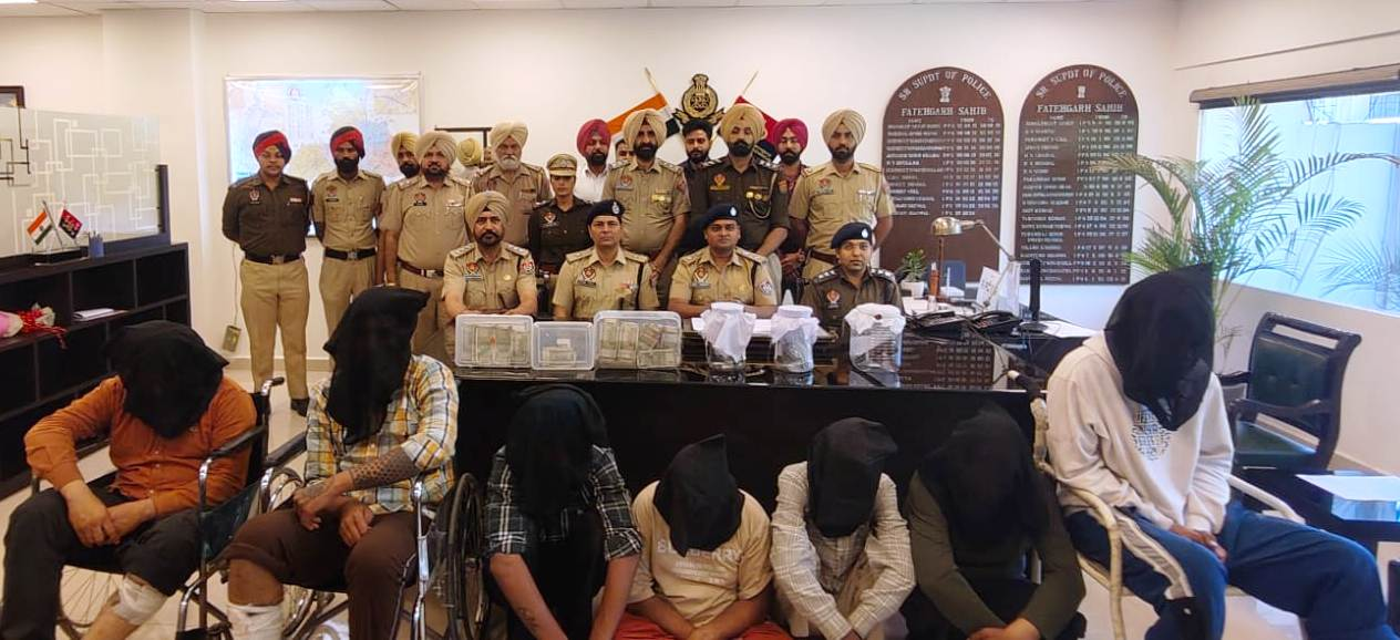 ਮੰਡੀ ਗੋਬਿੰਦਗੜ੍ਹ ਵਿਖੇ ਲੁੱਟ ਦੀ ਵਾਰਦਾਤ ਨੂੰ ਅੰਜਾਮ ਦੇਣ ਵਾਲੇ 07 ਕਥਿਤ ਦੋਸ਼ੀ ਅਸਲੇ ਅਤੇ ਲੁੱਟ ਦੀ ਰਕਮ ਸਮੇਤ ਕਾਬੂ-ਜ਼ਿਲ੍ਹਾ ਪੁਲਿਸ ਮੁਖੀ