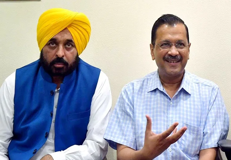 ਜਲੰਧਰ ਤੋਂ ਲੰਡਨ: ਅਰਵਿੰਦ ਕੇਜਰੀਵਾਲ ਅਤੇ ਮੁੱਖ ਮੰਤਰੀ ਮਾਨ ਨੇ ਗਲੋਬਲ ਮੈਚਾਂ ਲਈ 25,000 ਰਗਬੀ ਗੇਂਦਾਂ ਦੀ ਖੇਪ ਨੂੰ ਹਰੀ ਝੰਡੀ ਦਿਖਾਈ