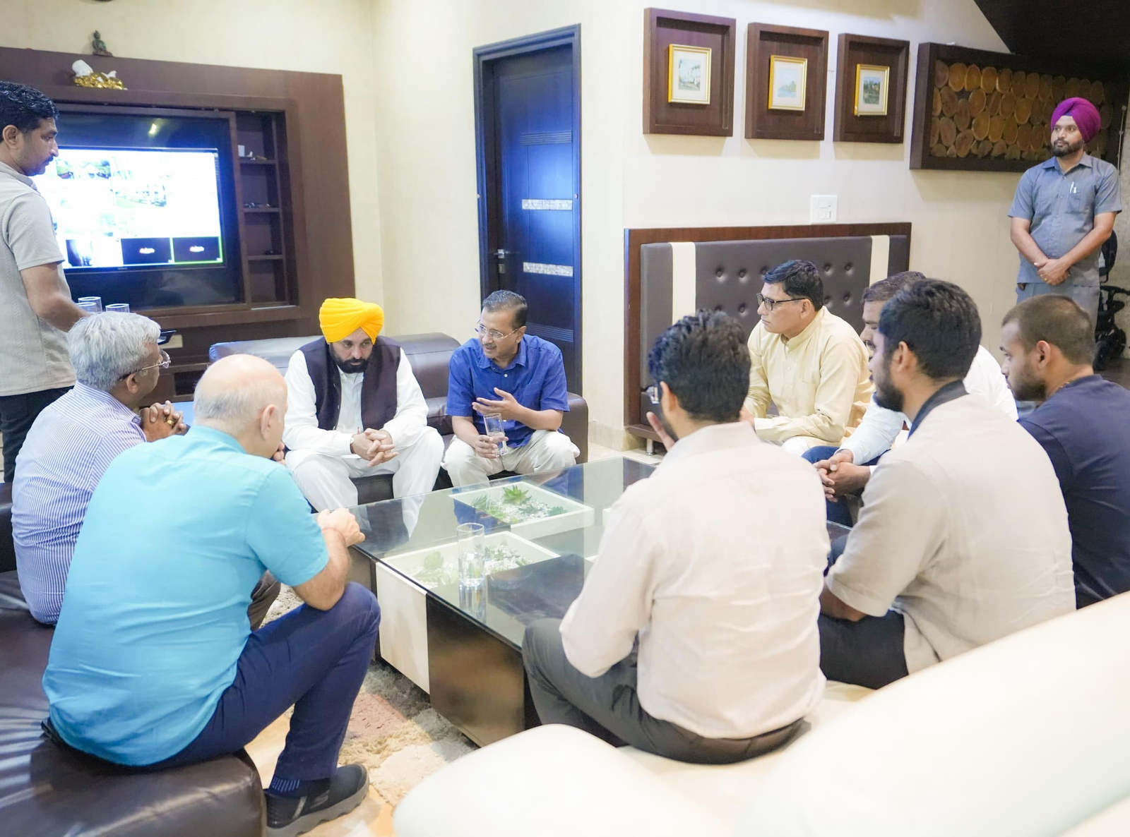 ਭਗਵੰਤ ਸਿੰਘ ਮਾਨ ਅਤੇ ਅਰਵਿੰਦ ਕੇਜਰੀਵਾਲ ਨੇ ਸਵਰਗੀ ਸੰਜੇ ਵਰਮਾ ਦੇ ਪਰਿਵਾਰ ਨਾਲ ਦੁੱਖ ਸਾਂਝਾ ਕੀਤਾ