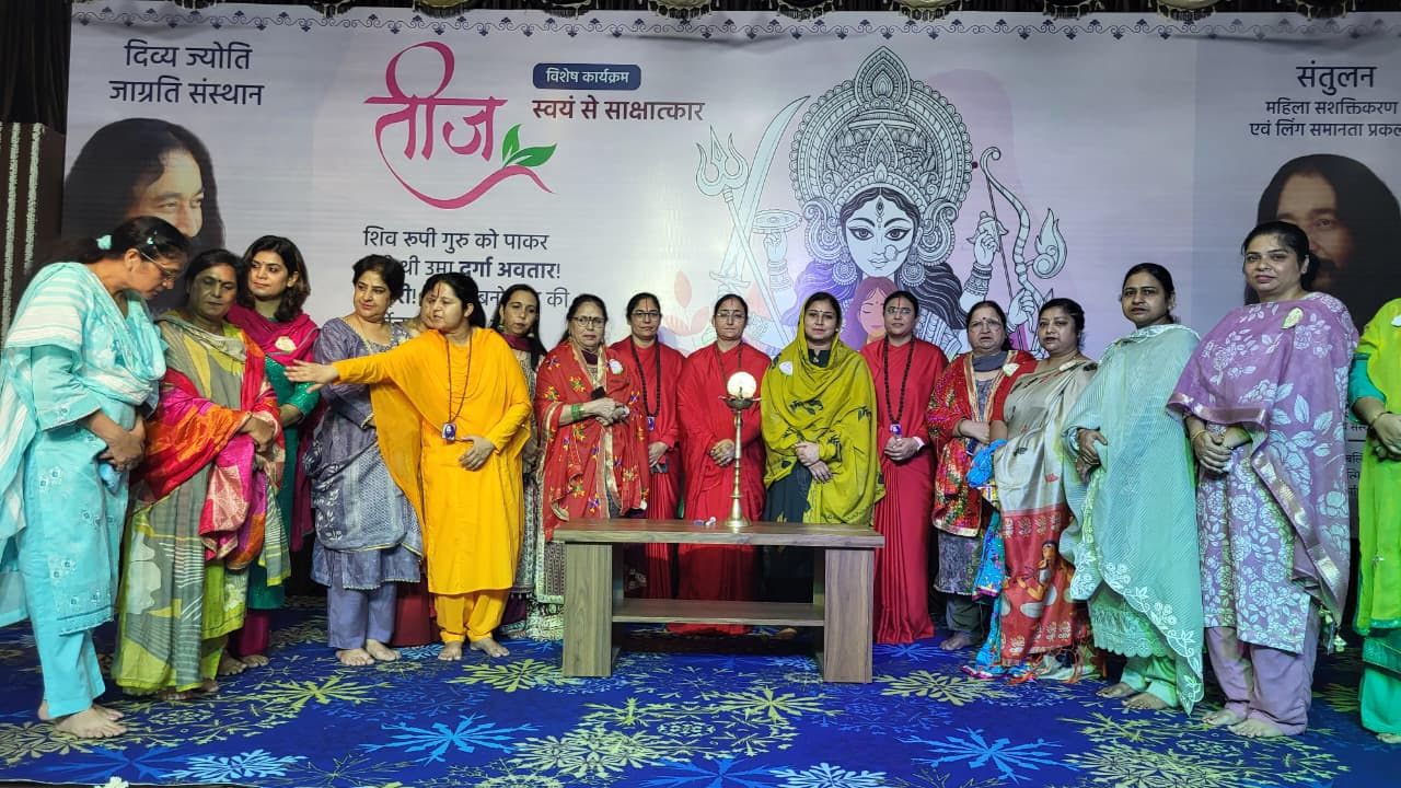 ਦਿਵਿਆ ਜਯੌਤੀ ਜਾਗ੍ਰਿਤੀ ਸੰਸਥਾ ਵੱਲੋਂ ਕਰਵਾਏ ਗਏ ਪ੍ਰੋਗਰਾਮ ਵਿਚ ਕੀਤੀ ਸ਼ਿਰਕਤ, ਮੈਡਮ ਖੁਸ਼ਬੂ ਸਵਨਾ ਨੇ ਕੀਤੀ ਸ਼ਿਰਕਤ