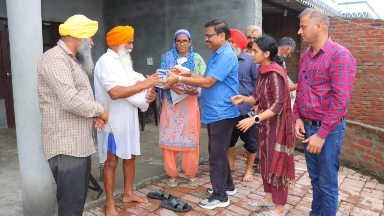 ਲੋਕਾਂ ਦੇ ਹੜਾਂ ਨਾਲ ਹੋਏ ਨੁਕਸਾਨ ਦਾ ਮੁਆਵਜ਼ਾ ਦਿੱਤਾ ਜਾਵੇਗਾ- ਕੇ.ਈ.ਸਿਨਹਾ