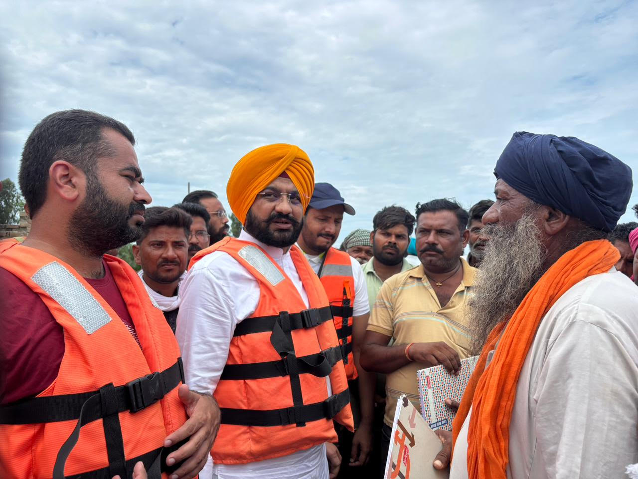 ਕੈਬਨਿਟ ਮੰਤਰੀ ਤਰੁਨਪ੍ਰੀਤ ਸਿੰਘ ਸੌਂਦ ਵੱਲੋਂ ਸਰਹੱਦੀ ਪਿੰਡਾਂ ਦਾ ਦੌਰਾ