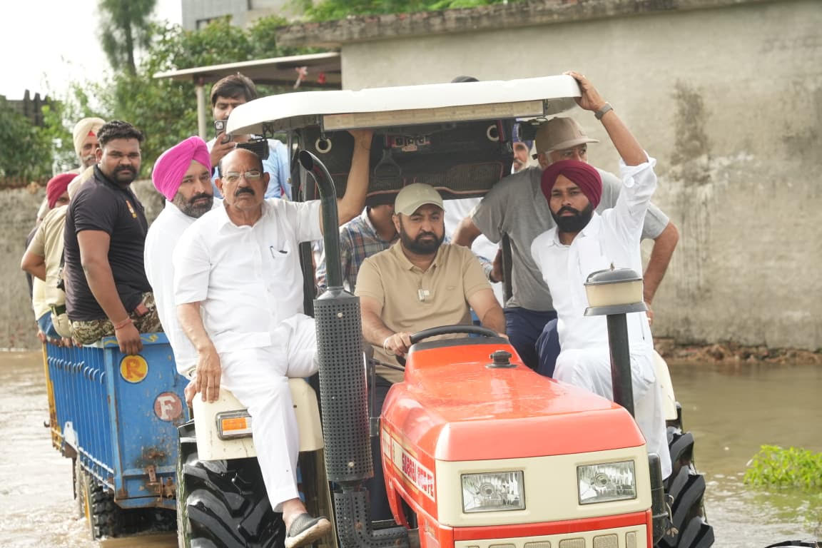 ਹੜ੍ਹਾਂ ਤੋਂ ਪ੍ਰਭਾਵਿਤ 15688 ਵਿਅਕਤੀਆਂ ਨੂੰ ਸੁਰੱਖਿਅਤ ਥਾਵਾਂ ‘ਤੇ ਪਹੁੰਚਾਇਆ, 7144 ਵਿਅਕਤੀ ਰਾਹਤ ਕੈਂਪਾਂ ‘ਚ ਠਹਿਰਾਏ: ਹਰਦੀਪ ਸਿੰਘ ਮੁੰਡੀਆਂ