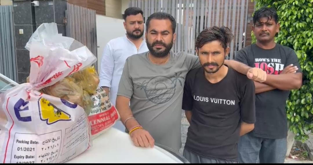 ਫਾਜ਼ਿਲਕਾ ਦੇ ਵਿਧਾਇਕ ਨੇ ਰਿਸ਼ਤੇਦਾਰਾਂ ਕੋਲ ਰਹਿ ਰਹੇ ਹੜ੍ਹ ਪ੍ਰਭਾਵਿਤ ਪਰਿਵਾਰ ਨੂੰ ਵੰਡਿਆ ਰਾਸ਼ਨ