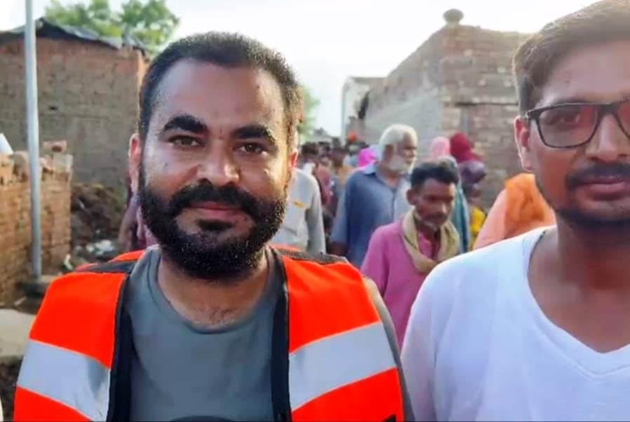 ਵਿਧਾਇਕ ਨਰਿੰਦਰਪਾਲ ਸਿੰਘ ਸਵਨਾ ਨੇ ਹੜ੍ਹ ਪ੍ਰਭਾਵਿਤ ਪਿੰਡ ਚੱਕ ਰੁਹੇਲਾ, ਤੇਜਾ ਰੁਹੇਲਾ, ਮਹਾਤਮ ਨਗਰ ਤੇ ਢਾਣੀ ਲਾਭ ਸਿੰਘ ਦੇ ਲੋਕਾਂ ਨੂੰ ਵੰਡੀ ਰਾਹਤ ਸਮੱਗਰੀ