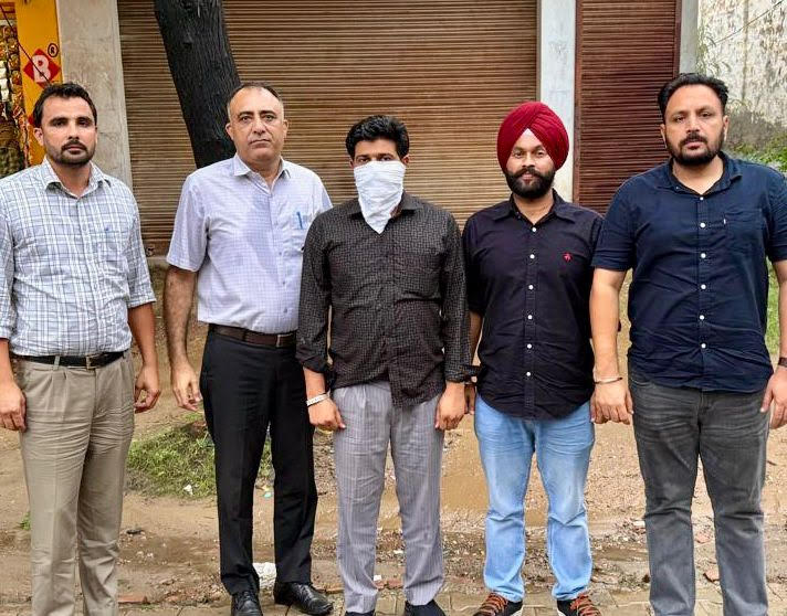 1.5 ਲੱਖ ਰੁਪਏ ਦੀ ਰਿਸ਼ਵਤ ਲੈਂਦਾ ਜੰਗਲਾਤ ਗਾਰਡ ਵਿਜੀਲੈਂਸ ਬਿਊਰੋ ਨੇ ਰੰਗੇ ਹੱਥੀਂ ਕੀਤਾ ਕਾਬੂ