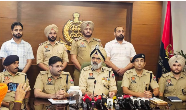 ਕੈਬ ਡਰਾਈਵਰ ਅਗਵਾ ਅਤੇ ਕਤਲ ਮਾਮਲਾ: ਆਪਣੇ ਦੋ ਸਾਥੀਆਂ ਸਮੇਤ ਜੈਸ਼-ਏ-ਮੁਹੰਮਦ ਦਾ ਕਾਰਕੁਨ ਗ੍ਰਿਫ਼ਤਾਰ; ਪਿਸਤੌਲ ਅਤੇ ਚੋਰੀ ਹੋਈ ਗੱਡੀ ਬਰਾਮਦ