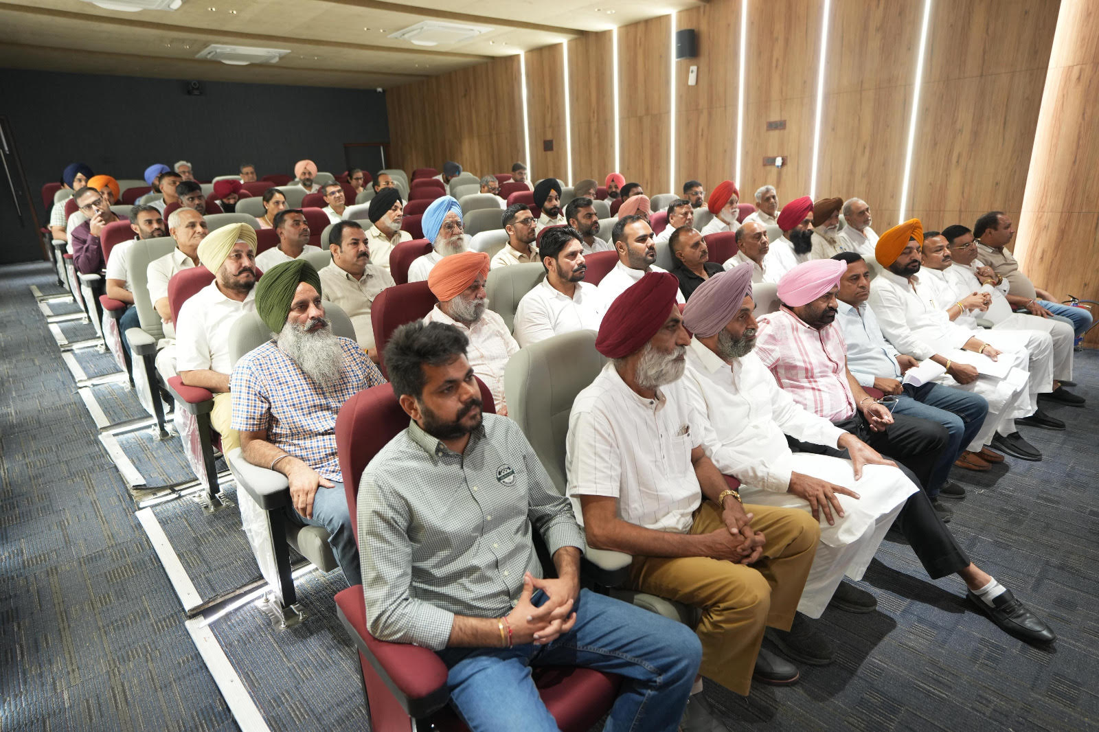 ਮੁੱਖ ਮੰਤਰੀ ਵੱਲੋਂ ਆੜ੍ਹਤੀਆਂ ਦੀਆਂ ਮੰਗਾਂ ਨੂੰ ਭਾਰਤ ਸਰਕਾਰ ਕੋਲ ਜ਼ੋਰਦਾਰ ਢੰਗ ਨਾਲ ਉਠਾਉਣ ਦਾ ਭਰੋਸਾ