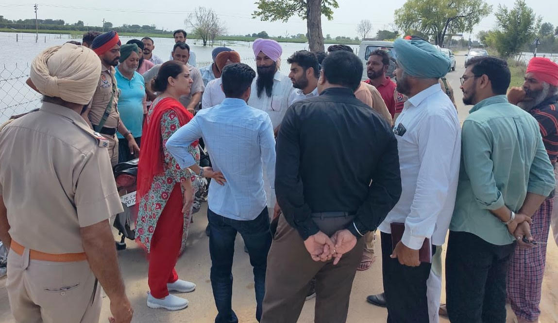 ਡਿਪਟੀ ਕਮਿਸ਼ਨਰ ਵੱਲੋਂ ਅਬੋਹਰ ਦੇ ਵੱਖ ਵੱਖ ਪਿੰਡਾਂ ਦਾ ਦੌਰਾ