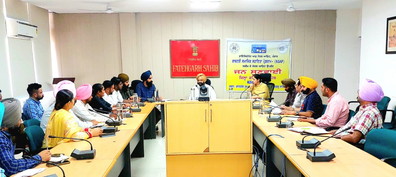 ਹਰੇਕ ਯੋਗ ਲਾਭਪਾਤਰੀ ਨੂੰ ਵੱਖ-ਵੱਖ ਪੈਨਸ਼ਨ ਸਕੀਮਾਂ ਦਾ ਲਾਭ ਸਮੇਂ ਸਿਰ ਪਹੁੰਚਾਉਣਾ ਯਕੀਨੀ ਬਣਾਇਆ ਜਾਵੇ: ਏ.ਡੀ.ਸੀ. ਸੁਰਿੰਦਰ ਸਿੰਘ ਧਾਲੀਵਾਲ