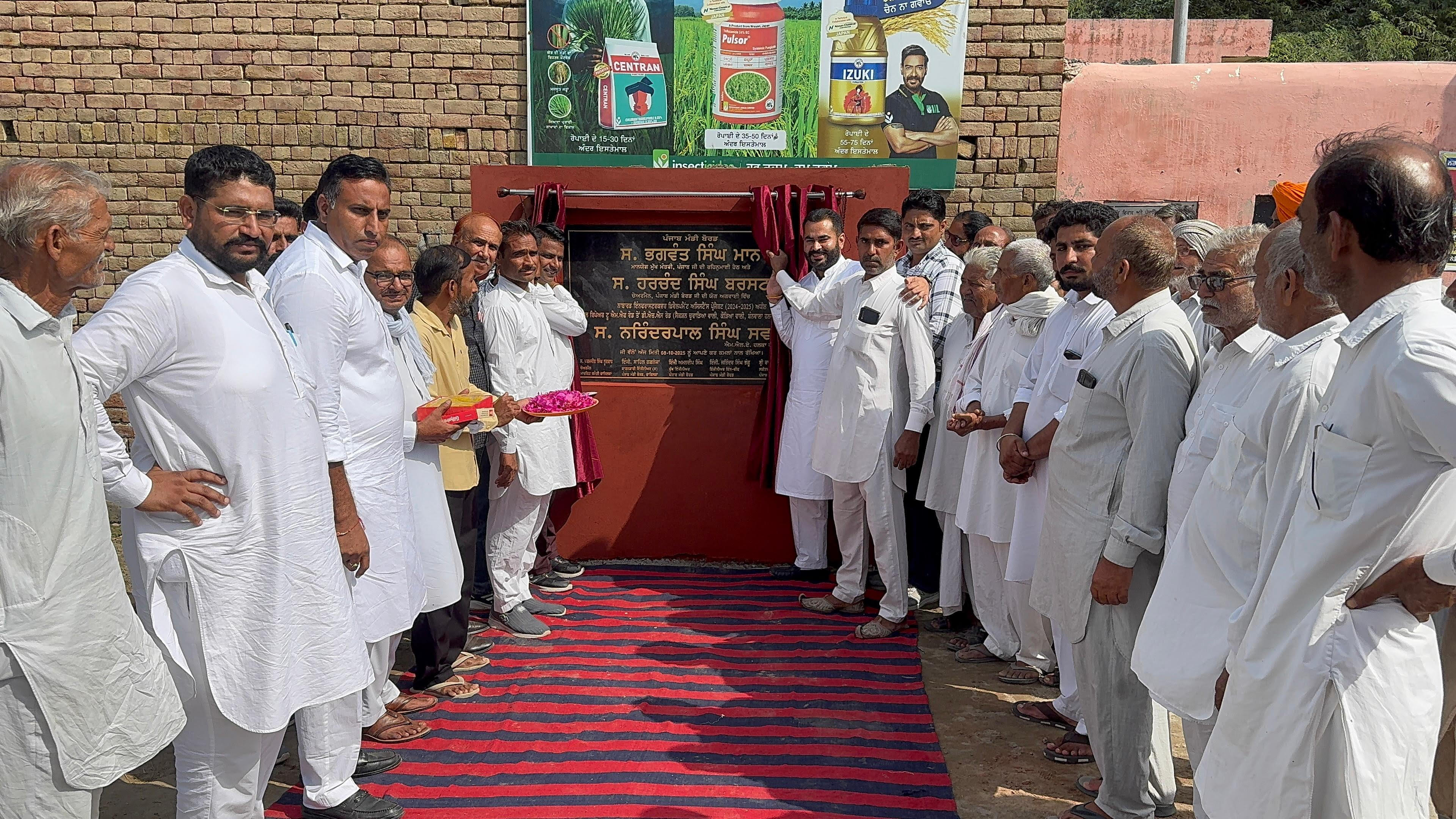 ਵਿਧਾਇਕ ਫਾਜਿਲਕਾ ਨਰਿੰਦਰ ਪਾਲ ਸਿੰਘ ਸਵਨਾ ਨੇ 1 ਕਰੋੜ 12 ਲੱਖ ਤੋਂ ਵਧੇਰੇ ਦੀ ਲਾਗਤ ਨਾਲ ਬਣਨ ਵਾਲੀਆਂ ਸੜਕਾਂ ਦੇ ਰੱਖੇ ਨੀਂਹ ਪੱਥਰ