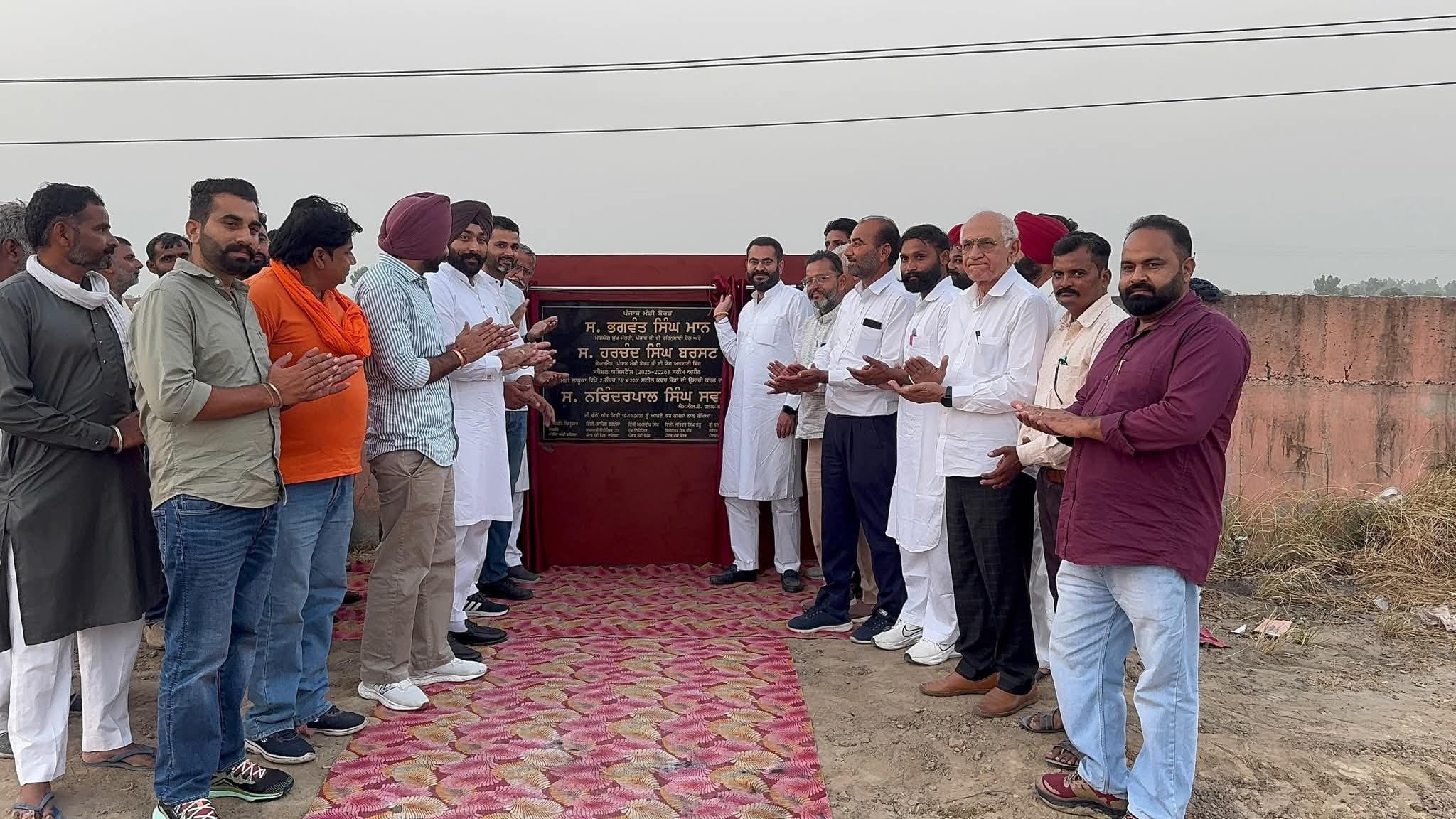 ਵਿਧਾਇਕ ਨਰਿੰਦਰਪਾਲ ਸਿੰਘ ਸਵਨਾ ਨੇ 1.88 ਕਰੋੜ ਦੀ ਲਾਗਤ ਨਾਲ ਬਣਨ ਵਾਲੇ ਲਾਧੂਕਾ ਦਾਣਾ ਮੰਡੀ ਦੇ 2 ਨਵੇ ਸ਼ੈੱਡਾ ਦਾ ਰੱਖਿਆ ਨੀਂਹ ਪੱਥਰ