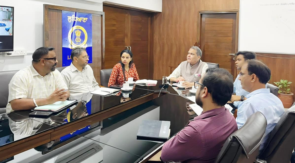 ਮੰਤਰੀ ਨੇ ਸਫਾਈ ਮੁਹਿੰਮ ਦੇ ਨਿਰਦੇਸ਼ ਦਿੱਤੇ: ਸ਼ਹਿਰ ਦੀਆਂ ਸੜਕਾਂ ਤੋਂ ਕੂੜਾ, ਲਾਵਾਰਿਸ ਵਾਹਨਾਂ ਨੂੰ ਹਟਾਉਣਾ, ਲੁਧਿਆਣਾ ਵਿੱਚ NHAI, ਸਿਹਤ, ਸਿੱਖਿਆ, ਖੇਡਾਂ, ਬਿਜਲੀ ਅਤੇ MC ਪ੍ਰੋਜੈਕਟਾਂ ਦੀ ਸਮੀਖਿਆ