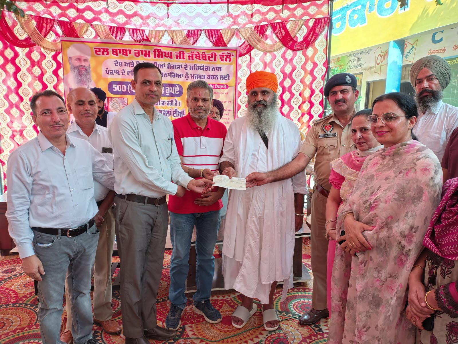 ਹੜ ਪ੍ਰਭਾਵਿਤ ਇਲਾਕਿਆਂ ਦੇ ਸਰਕਾਰੀ ਸਕੂਲਾਂ ਦੇ ਵਿਦਿਆਰਥੀਆਂ ਦੀ ਬੋਰਡ ਪ੍ਰੀਖਿਆਵਾਂ ਦੀ ਫੀਸ ਭਰੀ ਦਲ ਬਾਬਾ ਰਾਮ ਸਿੰਘ ਜਥੇਬੰਦੀ ਨੇ