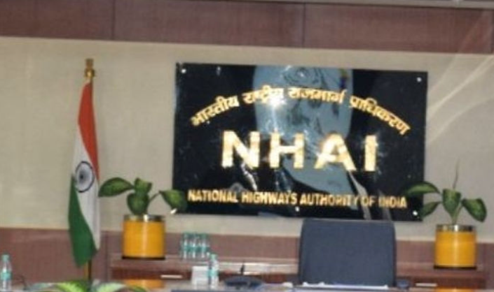 ਐਨ.ਐਚ.ਏ.ਆਈ. ਦੇ ਚੇਅਰਮੈਨ ਵੱਲੋਂ ਕੈਬਨਿਟ ਮੰਤਰੀ ਅਰੋੜਾ ਨੂੰ ਆਦਮਪੁਰ ਹਵਾਈ ਅੱਡੇ ਲਈ ਬਿਹਤਰ ਸੜਕੀ ਸੰਪਰਕ ਦਾ ਭਰੋਸਾ