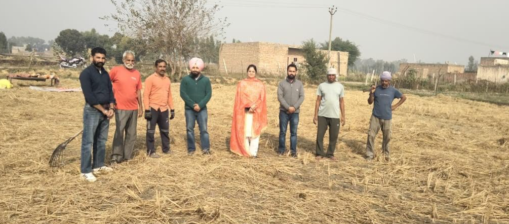 ਮੁੱਖ ਖੇਤੀਬਾੜੀ ਅਫਸਰ ਨੇ ਪਿੰਡ ਬੁਰਜ ਮੁਹਾਰ, ਬਲੂਆਣਾ, ਤਾਜਾ ਪੱਟੀ, ਰੁਹੇੜਿਆਂ ਵਾਲੀ, ਸੀਡ ਫਾਰਮ ਕੱਚਾ, ਸੀਡ ਫਾਰਮ ਪੱਕਾ ਆਦਿ ਪਿੰਡਾਂ ਵਿਖੇ ਕਿਸਾਨਾਂ ਨਾਲ ਮਿਲ ਪਰਾਲੀ ਪ੍ਰਬੰਧਨ ਪ੍ਰਤੀ ਦਿੱਤੇ ਸੁਝਾਅ