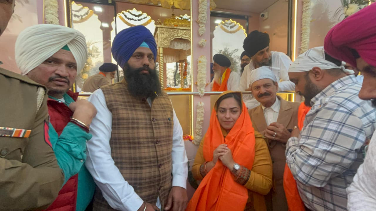 ਸ੍ਰੀਨਗਰ ਤੋਂ ਅਰੰਭ ਹੋਏ ਨਗਰ ਕੀਰਤਨ ਦਾ ਪਠਾਨਕੋਟ ਵਿਖੇ ਜੈਕਾਰਿਆਂ ਦੀ ਗੂੰਜ ਨਾਲ ਸਵਾਗਤ