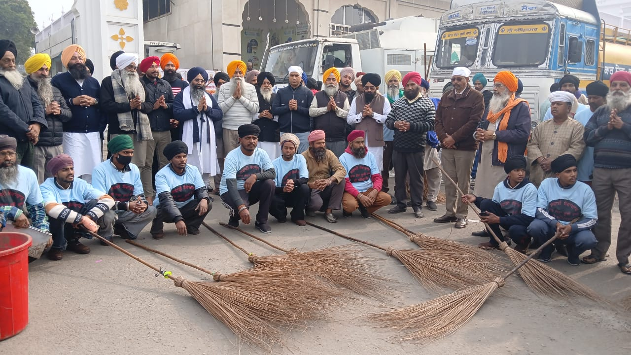 ਸ਼ਹੀਦੀ ਸਭਾ ਦੇ ਮੱਦੇਨਜ਼ਰ ਬਾਬਾ ਕਸ਼ਮੀਰ ਸਿੰਘ ਭੂਰੀ ਵਾਲਿਆਂ ਦੇ ਸਹਿਯੋਗ ਨਾਲ ਸਫਾਈ ਅਭਿਆਨ ਸ਼ੁਰੂ