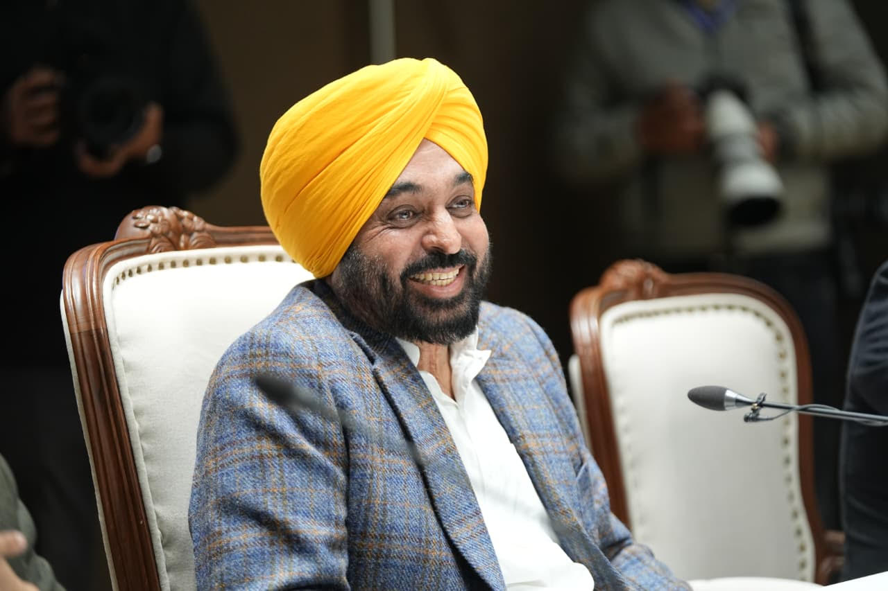 ਅਕਾਲੀ ਦਲ ਅਤੇ ਸ਼੍ਰੋਮਣੀ ਕਮੇਟੀ ਆਪਣੇ ਗਲਤ ਕੰਮਾਂ ਲਈ ਅਕਾਲ ਤਖ਼ਤ ਸਾਹਿਬ ਅਤੇ ਪੰਥ ਨੂੰ ਢਾਲ ਵਜੋਂ ਵਰਤ ਰਹੇ ਹਨ: ਭਗਵੰਤ ਮਾਨ