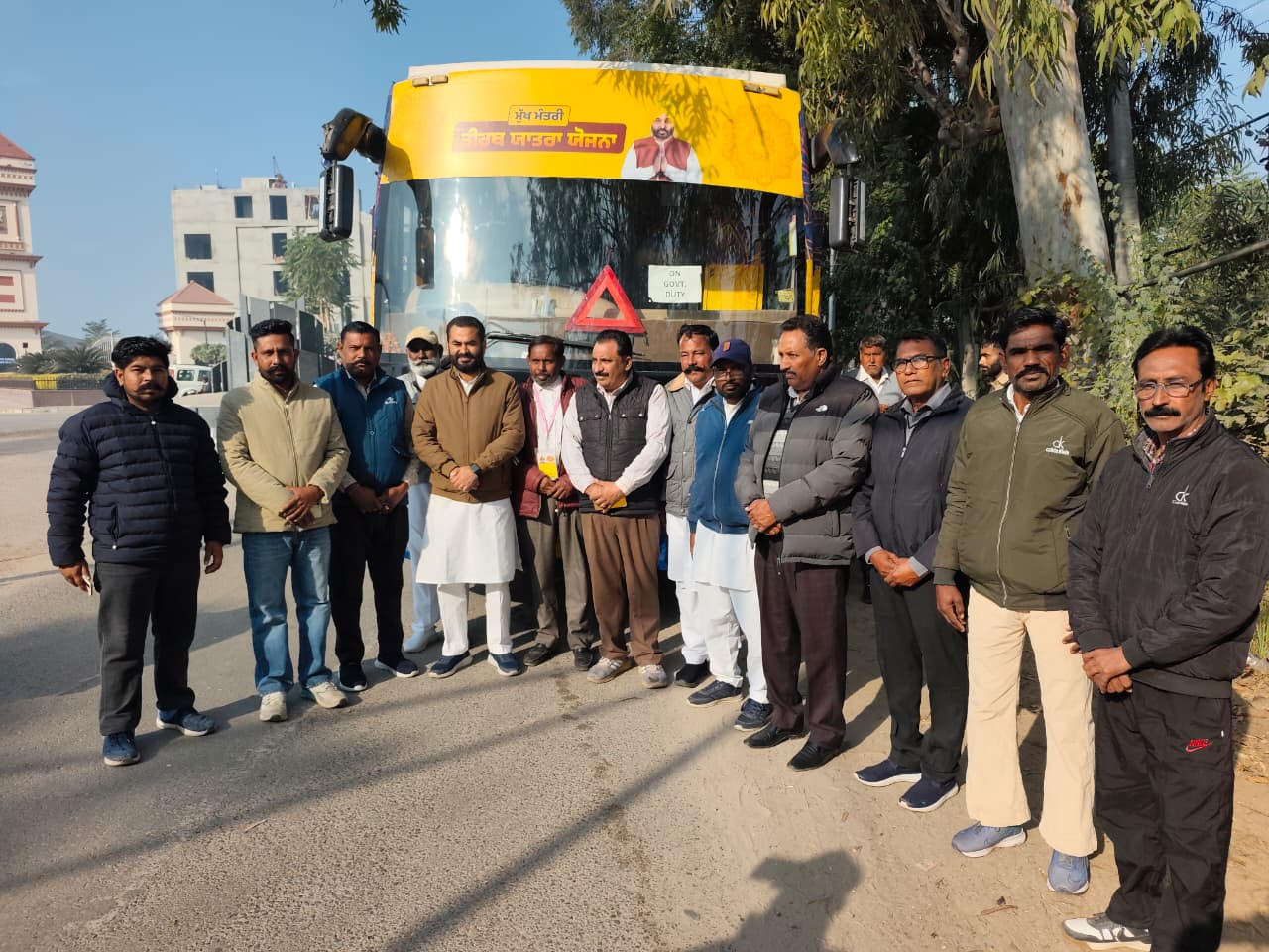 ਵਿਧਾਇਕ ਨਰਿੰਦਰ ਪਾਲ ਸਿੰਘ ਸਵਨਾ ਨੇ ਮੁੱਖ ਮੰਤਰੀ ਤੀਰਥ ਯਾਤਰਾ ਦੇ ਤਹਿਤ ਪਿੰਡ ਮੁਹਾਰ ਸੋਨਾ ਤੋਂ ਯਾਤਰਾ ਸ੍ਰੀ ਅੰਮ੍ਰਿਤਸਰ ਸਾਹਿਬ ਹਰਿਮੰਦਰ ਸਾਹਿਬ ਜੀ ਦੇ ਦਰਸ਼ਨਾ ਲਈ ਬੱਸ ਕੀਤੀ ਰਵਾਨਾ