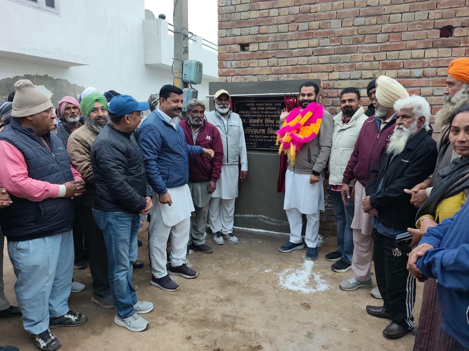 ਵਿਧਾਇਕ ਫਾਜ਼ਿਲਕਾ ਨੇ 47 ਲੱਖ ਦੀ ਲਾਗਤ ਨਾਲ ਗੁਰੂ ਨਾਨਕ ਕਲੋਨੀ ਫਾਜ਼ਿਲਕਾ ਦੀਆਂ ਬਣਨ ਵਾਲੀਆਂ ਸੜਕਾਂ ਦਾ ਕੰਮ ਸ਼ੁਰੂ ਕਰਵਾਇਆ