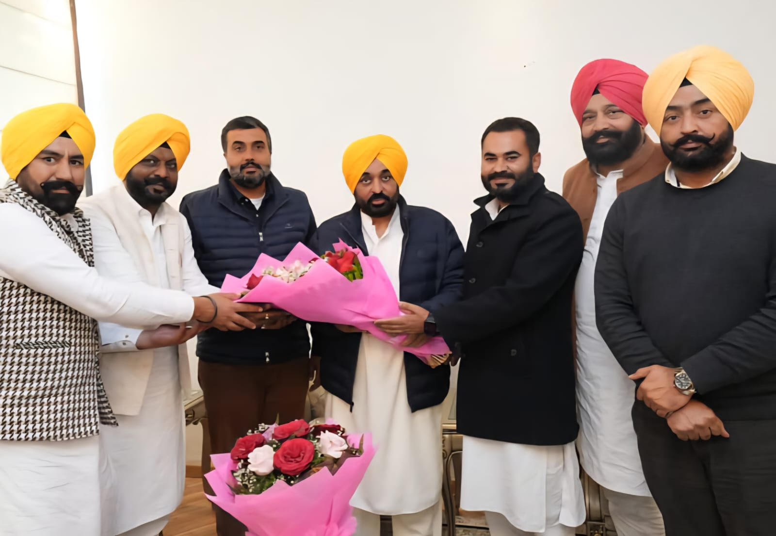 ਫਾਜ਼ਿਲਕਾ ਦੇ ਵਿਧਾਇਕ ਸ੍ਰੀ ਨਰਿੰਦਰ ਪਾਲ ਸਿੰਘ ਸਵਨਾ ਨੇ ਚੰਡੀਗੜ੍ਹ ਵਿਖੇ ਪੰਜਾਬ ਦੇ ਮੁੱਖ ਮੰਤਰੀ ਸ. ਭਗਵੰਤ ਸਿੰਘ ਮਾਨ ਜੀ ਨਾਲ ਕੀਤੀ ਮੁਲਾਕਾਤ