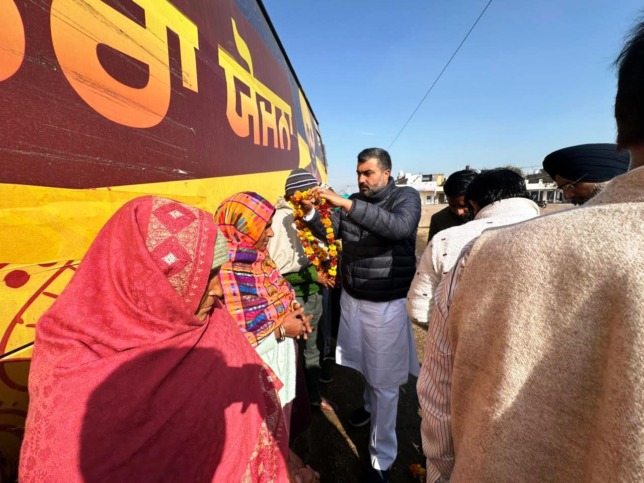 ਮੁੱਖ ਮੰਤਰੀ ਤੀਰਥ ਯਾਤਰਾ ਤਹਿਤ ਵਿਧਾਇਕ ਜਗਦੀਪ ਕੰਬੋਜ ਗੋਲਡੀ ਨੇ ਜਲਾਲਾਬਾਦ ਤੋ ਅੰਮ੍ਰਿਤਸਰ ਲਈ ਬੱਸ ਕੀਤੀ ਰਵਾਨਾ