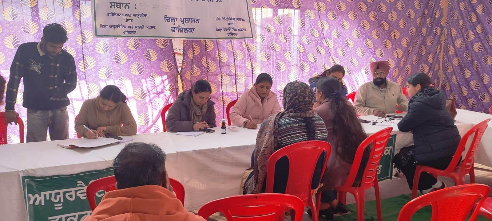 ਜਿਲਾ ਆਯੁਰਵੈਦਿਕ ਅਤੇ ਯੂਨਾਨੀ ਅਫਸਰ ਫਾਜ਼ਿਲਕਾ ਵੱਲੋ ਗੁਰਦੁਆਰਾ ਸਾਹਿਬ ਦਾਨੇ ਵਾਲਾ ਸੱਤ ਕੋਸੀ ਅਤੇ ਸਰਕਾਰੀ ਪ੍ਰਾਇਮਰੀ ਸਕੂਲ ਪਿੰਡ ਰਾਣਾ ਵਿਖੇ ਆਯੂਸ਼ ਕੈਂਪ ਆਯੋਜਿਤ ਕੀਤਾ ਗਿਆ  