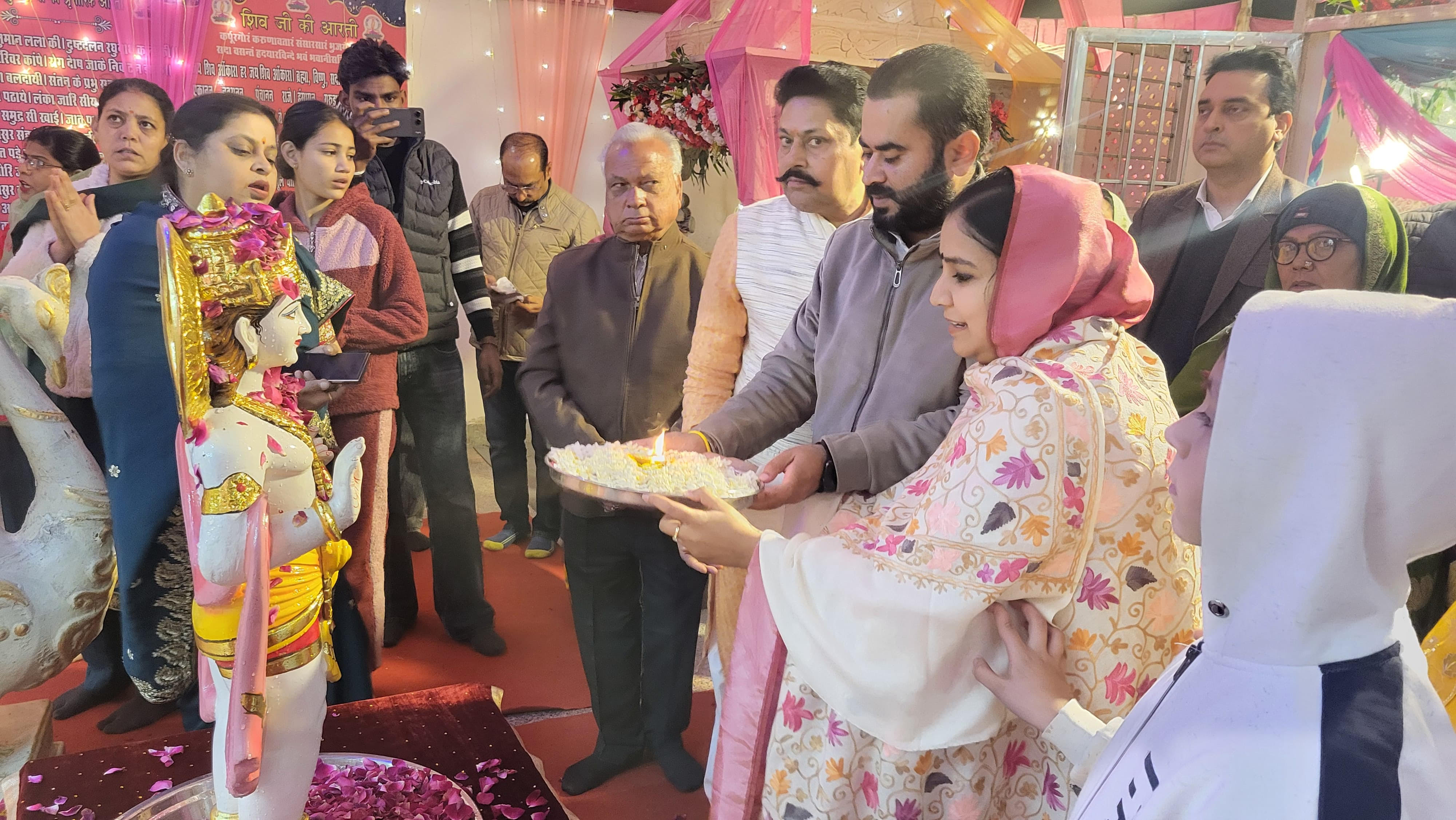 ਵਿਧਾਇਕ ਫਾਜ਼ਿਲਕਾ ਤੇ ਮੈਡਮ ਖੁਸ਼ਬੂ ਸਵਨਾ ਸ੍ਰੀ ਬਾਬੋਸਾ ਭਗਵਾਨ ਜੀ ਦੇ ਜਨਮ ਦਿਹਾੜੇ ਮੌਕੇ ਮੰਦਰ ਵਿਖੇ ਨਤਮਸਤਕ ਹੋਏ