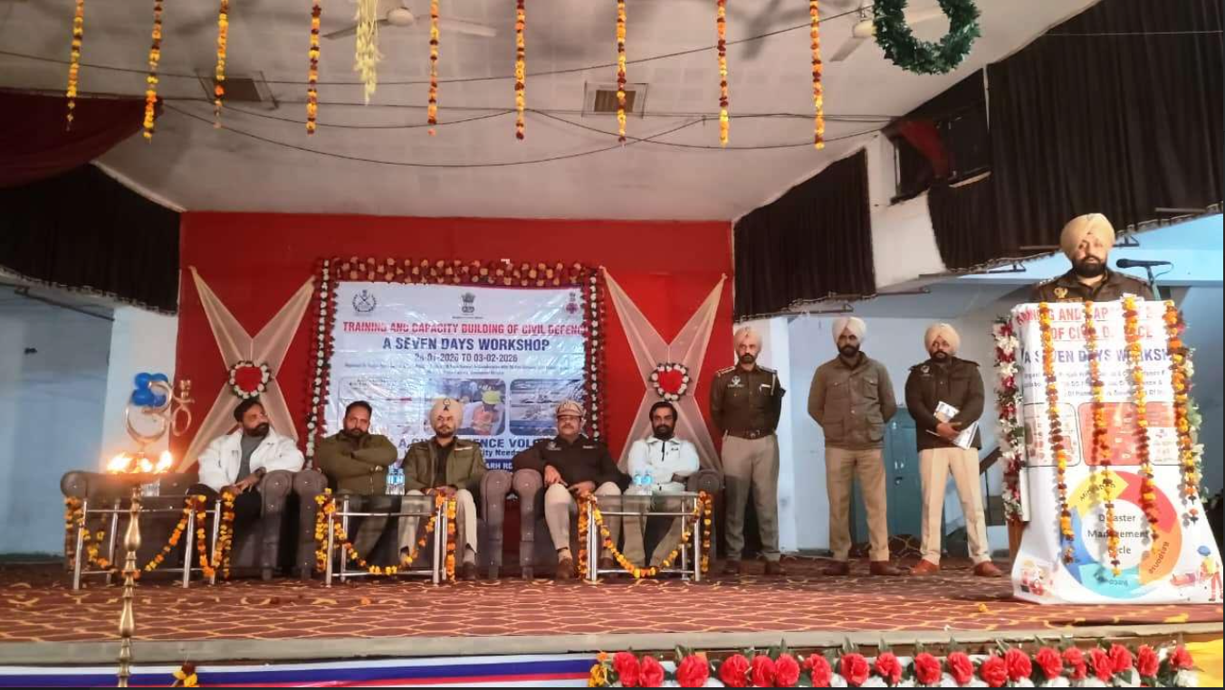 ਡੀ.ਏ.ਵੀ.ਕਾਲਜ ਅਬੋਹਰ ਕੈਂਪਸ ਵਿੱਚ ਵਿਦਿਆਰਥੀਆਂ ਅਤੇ ਹੋਰ ਵਲੰਟੀਅਰਾਂ ਵੱਲੋਂ ਸਿਵਿਲ ਡਿਫੈਂਸ ਟ੍ਰੇਨਿੰਗ ਵਿੱਚ ਸਮੂਲੀਅਤ 