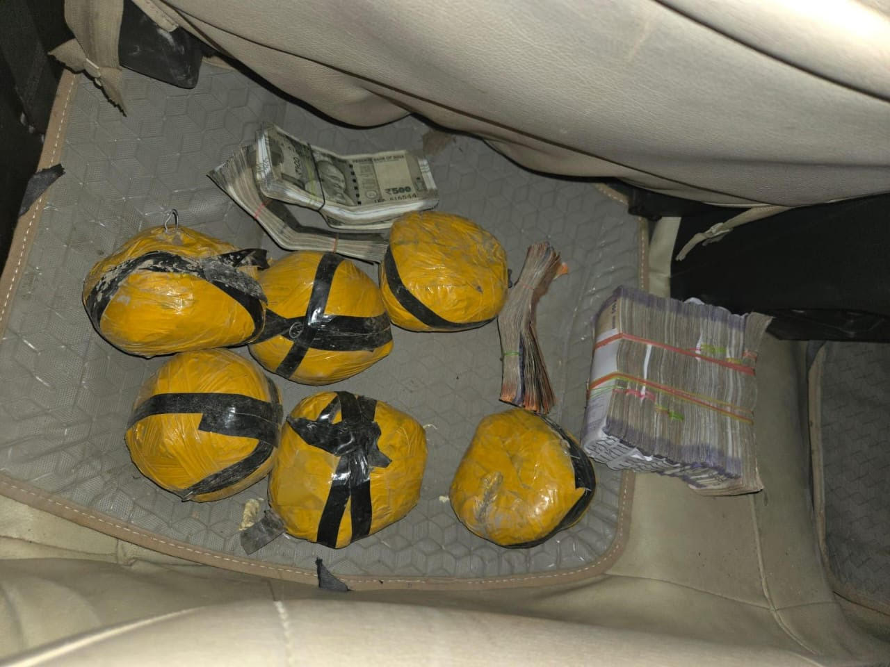 ਗੁਰਦਾਸਪੁਰ ਵਿੱਚ ਸੰਗਠਿਤ ਨਾਰਕੋਟਿਕਸ ਨੈੱਟਵਰਕ ਨਾਲ ਜੁੜੇ ਦੋ ਵਿਅਕਤੀਆਂ ਵਿੱਚੋਂ ਉੱਤਰ ਪ੍ਰਦੇਸ਼ ਦਾ ਨਿਵਾਸੀ ਗ੍ਰਿਫ਼ਤਾਰ; 11 ਕਿਲੋਗ੍ਰਾਮ ਹੈਰੋਇਨ, 5.7 ਲੱਖ ਰੁਪਏ ਦੇ ਨਸ਼ੀਲੇ ਪਦਾਰਥ ਬਰਾਮਦ