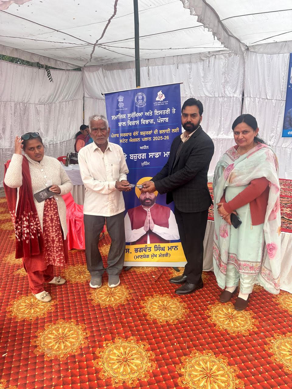  ਸਿਵਲ ਹਸਪਤਾਲ ਅਬੋਹਰ ਵਿਖੇ ਸਮਾਜਿਕ ਸੁਰੱਖਿਆ ਅਤੇ ਇਸਤਰੀ ਤੇ ਬਾਲ ਵਿਕਾਸ ਵਿਭਾਗ ਵੱਲੋਂ’’ਸਾਡੇ ਬਜ਼ੁਰਗ ਸਾਡਾ ਮਾਣ” ਮੁਹਿੰਮ ਤਹਿਤ ਸਿਹਤ ਸੇਵਾਵਾਂ ਸਬੰਧੀ ਕੈਂਪ ਆਯੋਜਿਤ ਕੀਤਾ ਗਿਆ