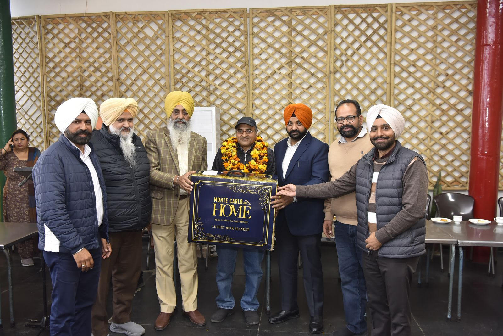 ਸੂਚਨਾ ਤੇ ਲੋਕ ਸੰਪਰਕ ਵਿਭਾਗ ਵੱਲੋਂ ਪੀ.ਆਰ.ਓ. ਐਨ.ਡੀ. ਸ਼ਰਮਾ ਨੂੰ ਨਿੱਘੀ ਵਿਦਾਇਗੀ