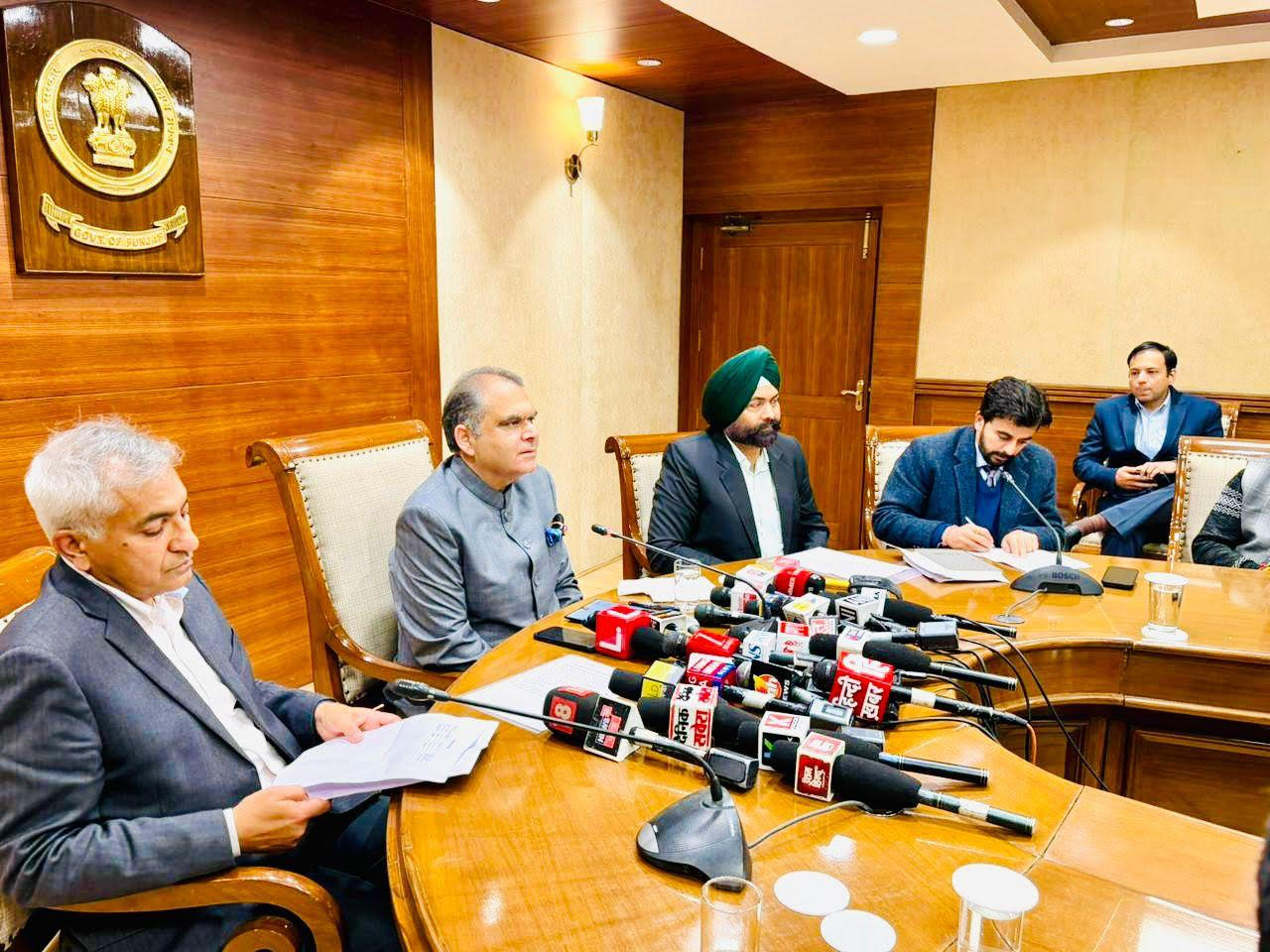 ਸ਼ਹਿਰੀ ਸਥਾਨਕ ਸੰਸਥਾਵਾਂ ਵਿੱਚ ਜਲਦ ਮਨਜ਼ੂਰੀਆਂ, ਵਿਕੇਂਦਰੀਕ੍ਰਿਤ ਫ਼ੈਸਲਾ ਪ੍ਰਕਿਰਿਆ ਅਤੇ ਮਿਸ਼ਨ-ਮੋਡ ਸ਼ਹਿਰੀ ਵਿਕਾਸ ਵਰਗੇ ਪ੍ਰਮੁੱਖ ਪ੍ਰਸ਼ਾਸਨਿਕ ਸੁਧਾਰ ਅਮਲ ਵਿੱਚ ਲਿਆਂਦੇ: ਸੰਜੀਵ ਅਰੋੜਾ