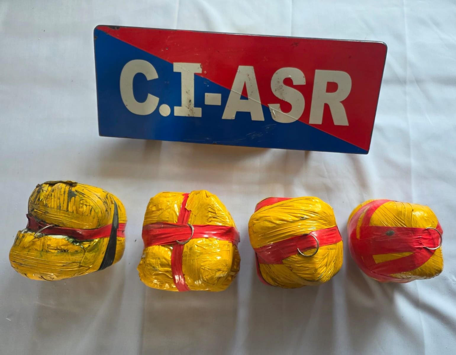 ਅੰਮ੍ਰਿਤਸਰ ਵਿੱਚ ਸਰਹੱਦ ਪਾਰ ਨਸ਼ਾ ਤਸਕਰੀ ਮਾਡਿਊਲ ਨਾਲ ਜੁੜੇ ਚਾਰ ਵਿਅਕਤੀ 5 ਕਿਲੋ ਹੈਰੋਇਨ ਸਮੇਤ ਕਾਬੂ