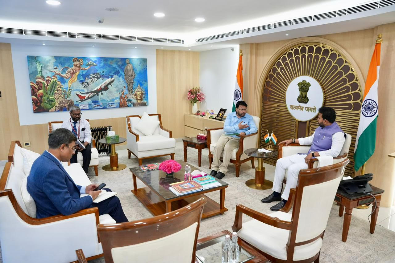 ਡਾ: ਰਵਜੋਤ ਸਿੰਘ ਨੇ ਕੇਂਦਰੀ ਸ਼ਹਿਰੀ ਹਵਾਬਾਜ਼ੀ ਮੰਤਰੀ ਕੇਆਰ ਨਾਇਡੂ ਨਾਲ ਮੁਲਾਕਾਤ ਕੀਤੀ; ਫਸੇ ਪੰਜਾਬੀਆਂ ਲਈ ਬਚਾਅ ਉਡਾਣਾਂ ਦੀ ਮੰਗ ਕੀਤੀ