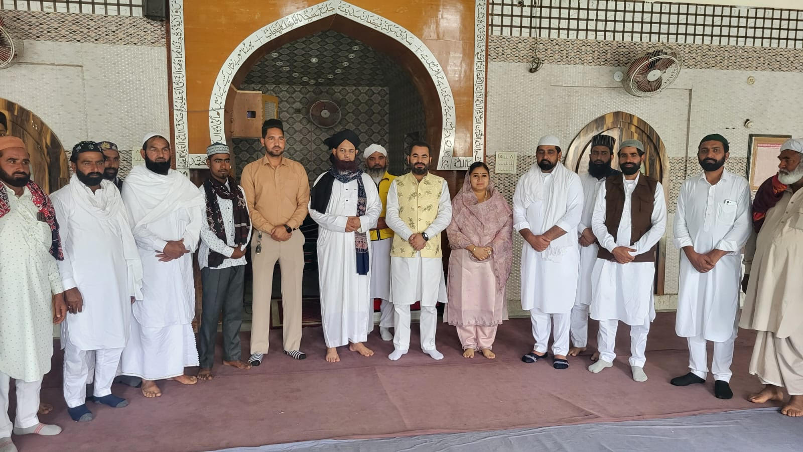 ਈਦ ਉਲ-ਫਿਤਰ ਦੇ ਪਵਿੱਤਰ ਤਿਉਹਾਰ ਨੂੰ ਵਿਧਾਇਕ ਫਾਜਿਲਕਾ ਅਤੇ ਮੈਡਮ ਖੁਸ਼ਬੂ ਸਵਨਾ ਨੇ ਮੁਸਲਮਾਨ ਭਾਈਚਾਰੇ ਨਾਲ ਮਨਾਇਆ