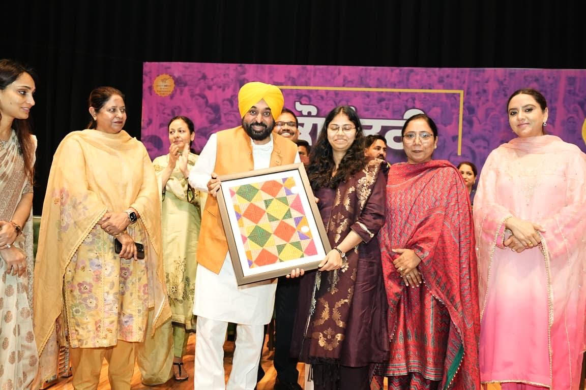 ਪੰਜਾਬ ਨੂੰ ਦੇਸ਼ ਦਾ ਮੋਹਰੀ ਸੂਬਾ ਬਣਾਉਣ ਲਈ ਕੁੜੀਆਂ ਨੂੰ ਸਮਾਜਿਕ-ਆਰਥਿਕ ਵਿਕਾਸ ਵਿੱਚ ਸਰਗਰਮ ਭਾਈਵਾਲ ਬਣਨਾ ਚਾਹੀਦਾ ਹੈ: ਮੁੱਖ ਮੰਤਰੀ ਭਗਵੰਤ ਸਿੰਘ ਮਾਨ