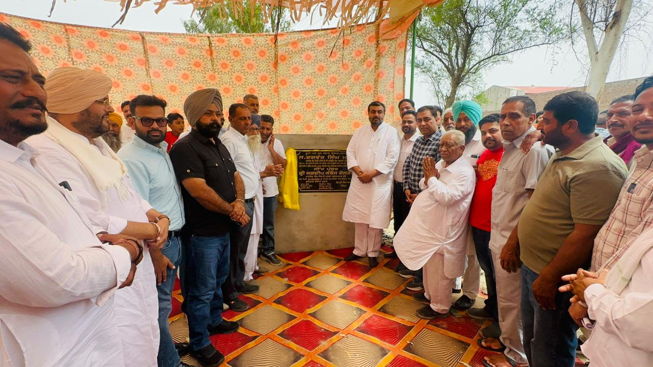 ਜਲਾਲਾਬਾਦ ਵਿਧਾਇਕ ਨੇ 1 ਕਰੋੜ ਤੋਂ ਵਧੇਰੇ ਦੀ ਲਾਗਤ ਨਾਲ ਪਿੰਡ ਮੋਹਕਮ ਅਰਾਈਆ ਵਿਖ਼ੇ ਨਹਿਰੀ ਪਾਣੀ ਦੀ ਪਾਈਪ ਲਾਈਨ ਦੇ ਕੰਮ ਦਾ ਨੀਂਹ ਪੱਥਰ ਰੱਖਿਆ