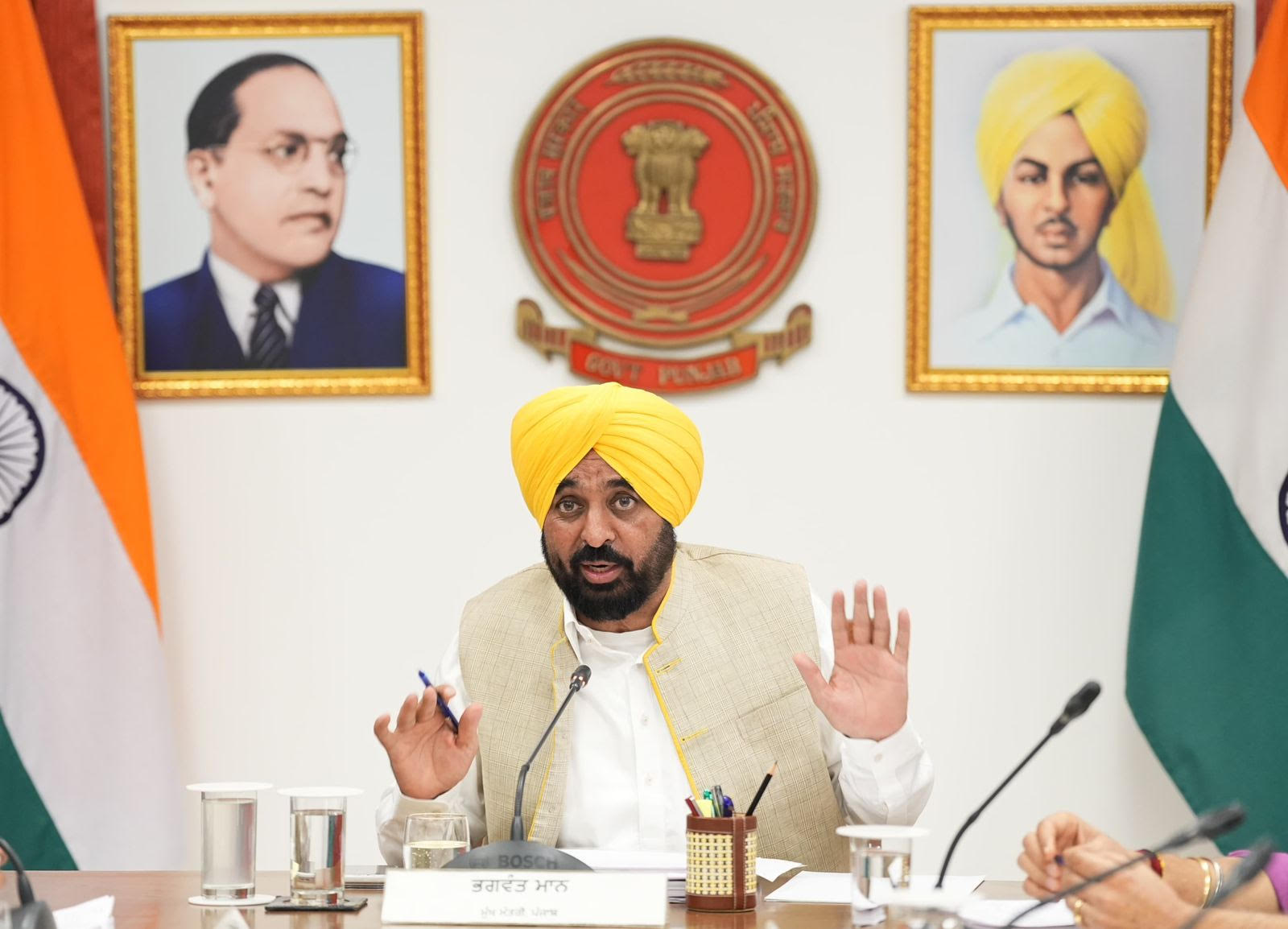 ਮੁੱਖ ਮੰਤਰੀ ਭਗਵੰਤ ਸਿੰਘ ਮਾਨ ਦੀ ਅਗਵਾਈ ਵਿੱਚ ਵਜ਼ਾਰਤ ਵੱਲੋਂ ਚੋਣ ਵਿਭਾਗ ਦੇ ਸੇਵਾ ਨਿਯਮਾਂ ’ਚ ਸੋਧ ਨੂੰ ਹਰੀ ਝੰਡੀ, ਵੋਟਰ ਸੂਚੀਆਂ ਦੀ ਵਿਸ਼ੇਸ਼ ਸੁਧਾਈ ਨੂੰ ਸੁਚਾਰੂ ਰੂਪ ਵਿੱਚ ਯਕੀਨੀ ਬਣਾਇਆ ਜਾ ਸਕੇਗਾ