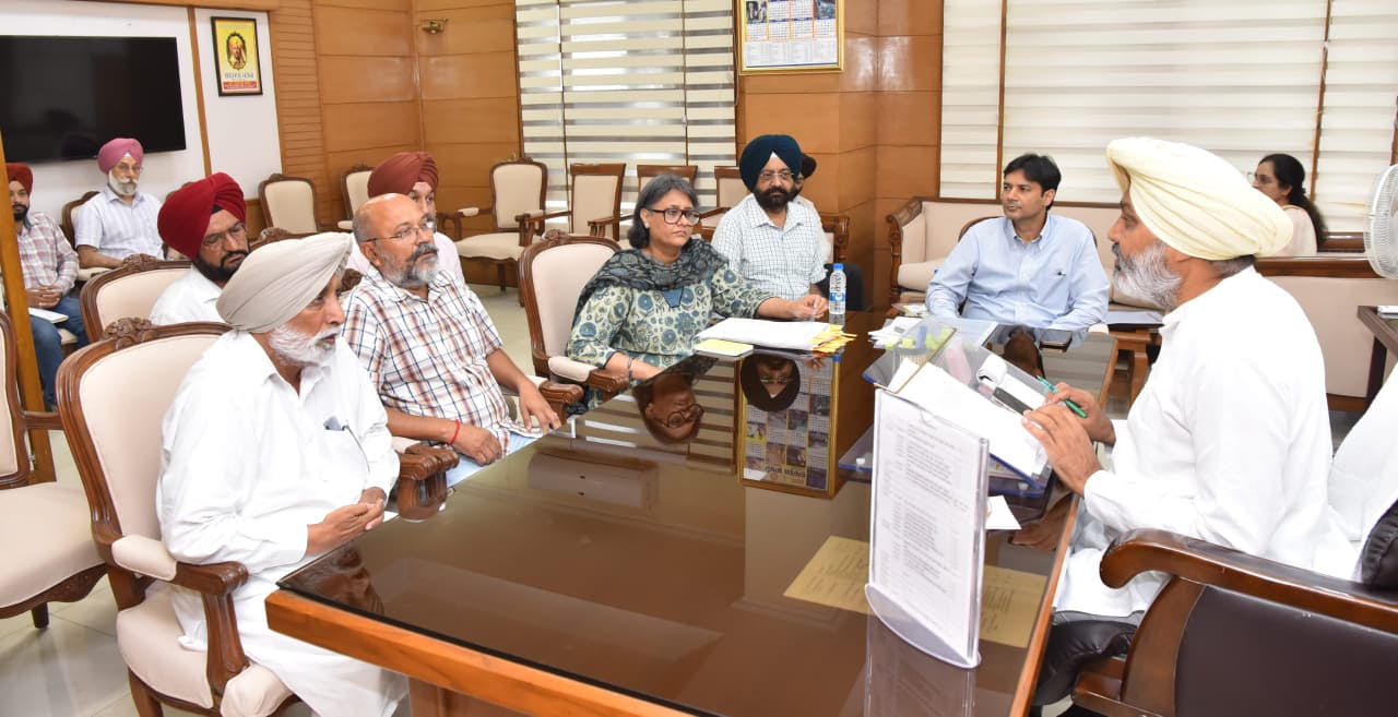 ਵਿੱਤ ਮੰਤਰੀ ਹਰਪਾਲ ਸਿੰਘ ਚੀਮਾ ਵੱਲੋਂ ਮੁੱਖ ਮੁੱਦਿਆਂ ਦੇ ਹੱਲ ਲਈ ਟਰਾਂਸਪੋਰਟ ਅਤੇ ਮੁਲਾਜ਼ਮ ਯੂਨੀਅਨਾਂ ਨਾਲ ਉੱਚ ਪੱਧਰੀ ਮੀਟਿੰਗਾਂ