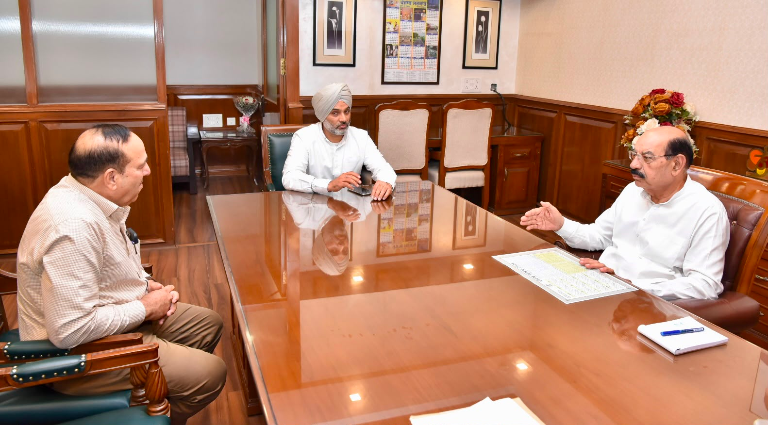 ਮੋਹਿੰਦਰ ਭਗਤ ਵੱਲੋਂ ਮਧੂ ਮੱਖੀ ਪਾਲਣ, ਰੇਸ਼ਮ ਪਾਲਣ ਅਤੇ ਖੁੰਭ ਉਤਪਾਦਨ ਨਾਲ ਸਬੰਧਤ ਯੋਜਨਾਵਾਂ ਦੀ ਪ੍ਰਗਤੀ ਦਾ ਜਾਇਜ਼ਾ