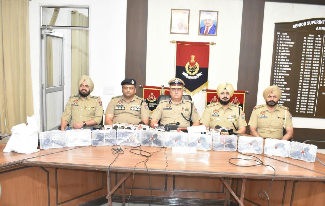 ਨਸ਼ੇ ਦੀ ਤਸਕਰੀ ਅਤੇ ਗੈਰ-ਕਾਨੂੰਨੀ ਹਥਿਆਰ ਸਪਲਾਈ ਨੈੱਟਵਰਕ ਨਾਲ ਜੁੜੇ ਅੱਠ ਦੋਸ਼ੀ 11 ਪਿਸਤੌਲਾਂ, 2.2 ਕਿਲੋਗ੍ਰਾਮ ਹੈਰੋਇਨ ਸਮੇਤ ਕਾਬੂ